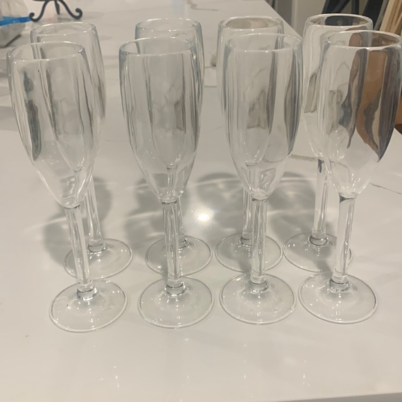 8 plastic Champagne Glasses MINT Condition! - Picture 1 of 4